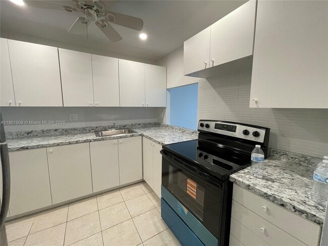 Building Photo - 1817 S Ocean Dr Unit 226