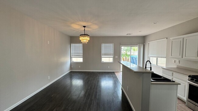 Photo - 926 Shining Rose Pl