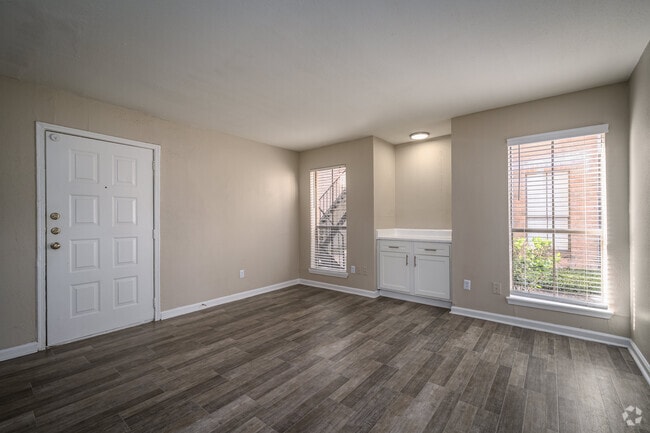 1BR, 1BA - 683SF