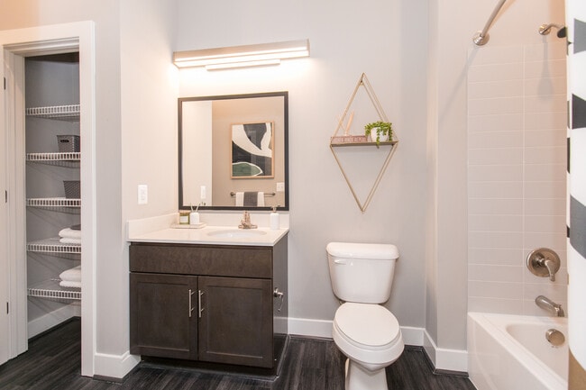 1BR, 1BA - 769 SF - Bathroom