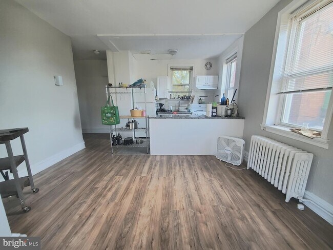 Photo - 4960 Chestnut St Unidad 2