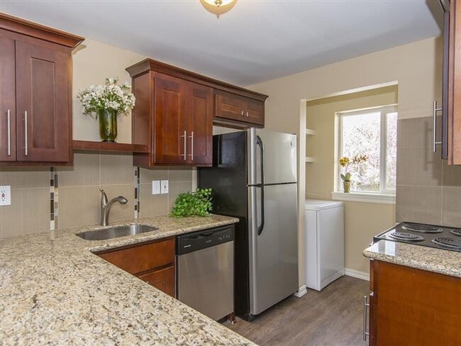 Building Photo - 17685 NW Concordia Ct Unit 6