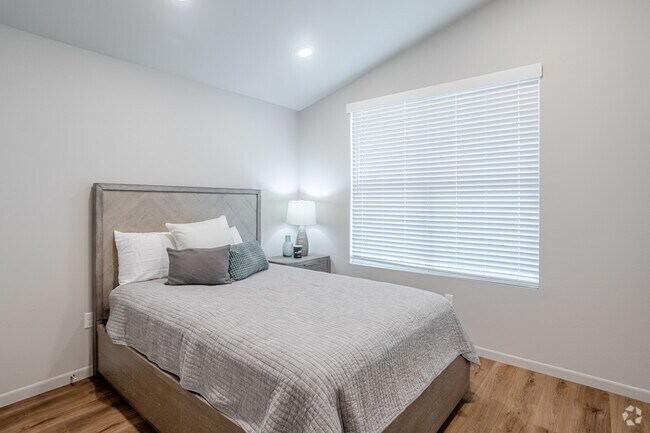 4BR, 4BA - 1,760SF - University Park Place