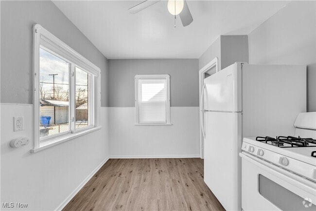 Building Photo - 4461 W 137th St Rental