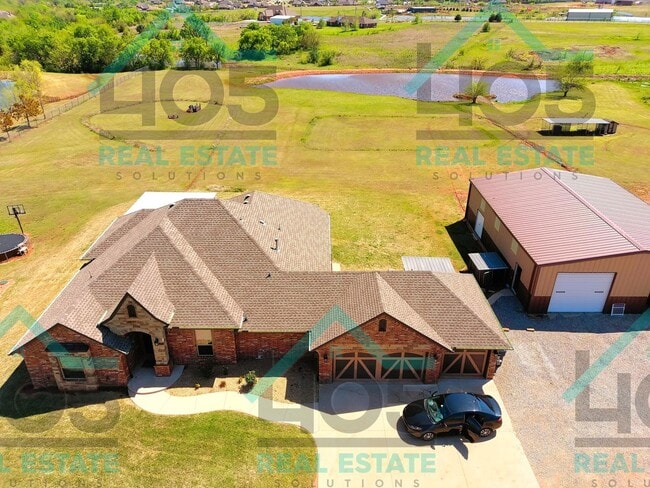 Photo - 3 Bedroom/3 Bathroom with bonus space in OKC