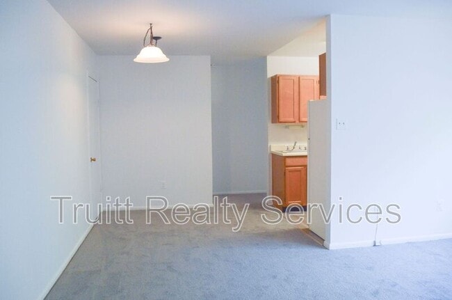 Building Photo - 3301 C St SE Unit #203 Rental