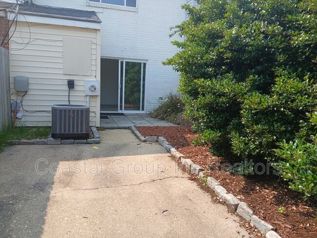 Photo - 2241 Sedgewick Dr