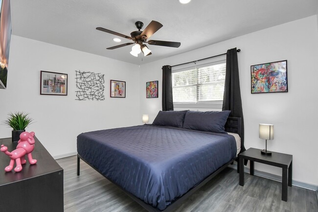 Photo - 15711 Creekhaven Dr