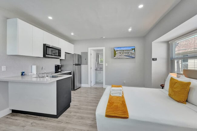 Photo - 906 N Riverside Dr Unidad SI ID1503956P