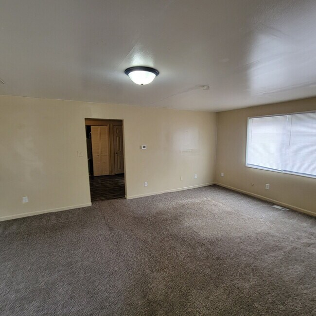Near Southeast 3BR/2BA Home w/Central Air!