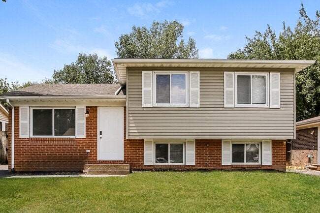 Building Photo - 1335 Birch Dr Rental