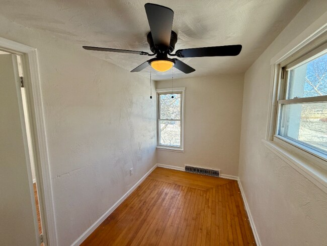 Photo - 1613-1615 Dewey St Unit 1613A