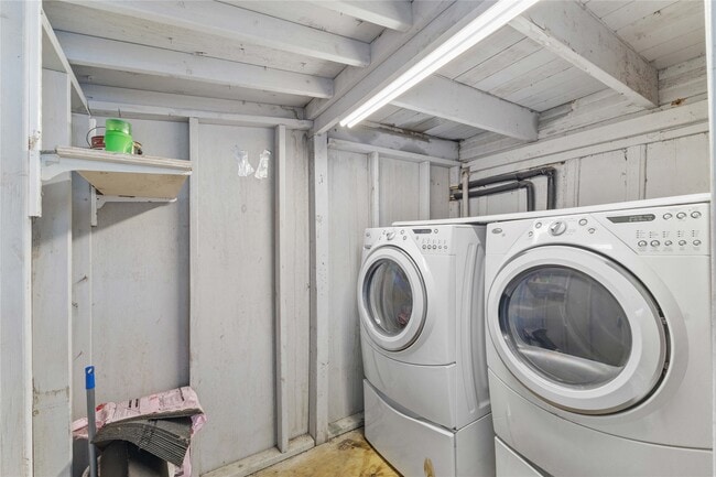 Photo - 2509 Whitney St Unit B