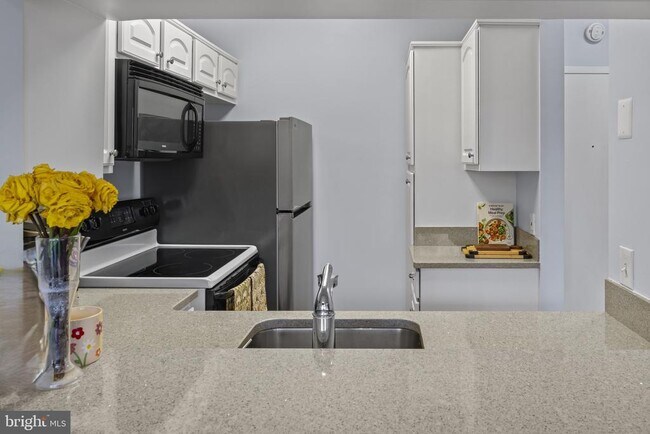 Photo - 301 S Reynolds St Unidad 202