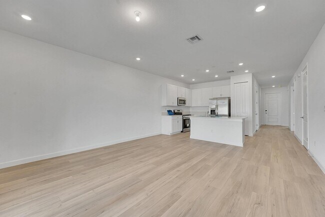 Photo - 6436 Seabright Ter