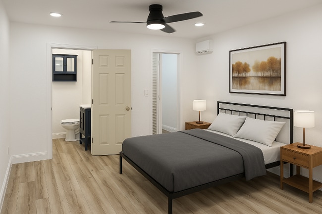 Building Photo - 710 E Crenshaw St