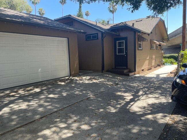930 Lincoln Ave