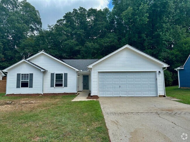 Building Photo - Available now 3 bed/2bath ranch Fenced in ... Rental
