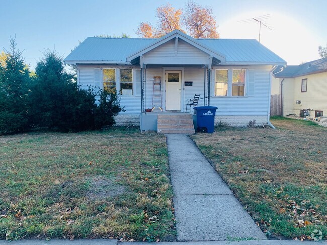 Building Photo - 500 S Wisconsin- 2 bedroom house