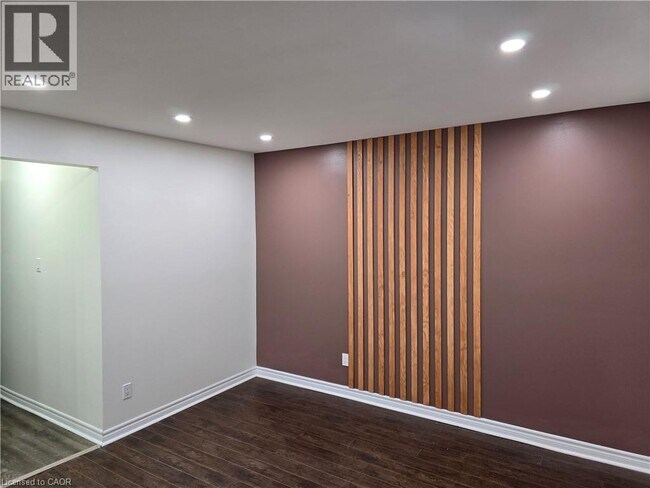 Photo - 446 Springbank Ave