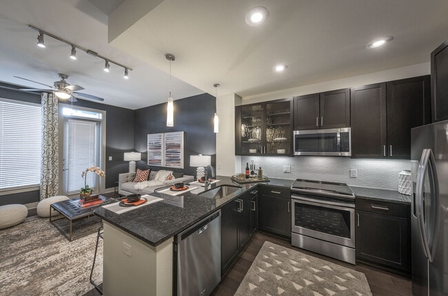 1BD, 1BA - 719SF - Kitchen