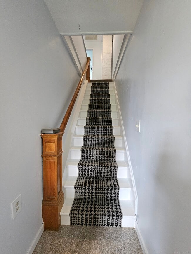 Photo - 4 Knoll Ave Unit 2nd Floor