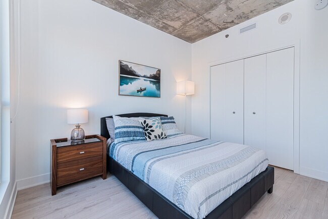 Photo - 100 Boul. de Maisonneuve E Unit ID1261808P