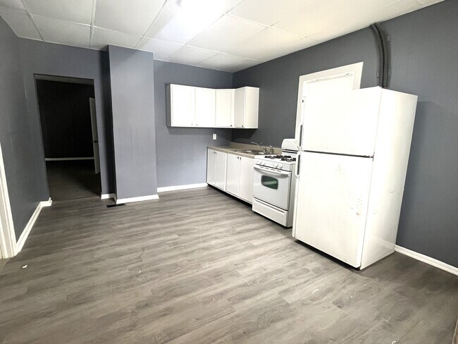 Photo - 909 W 17th St