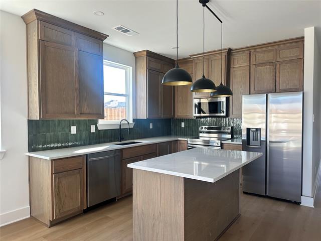 Building Photo - 523 Harris St