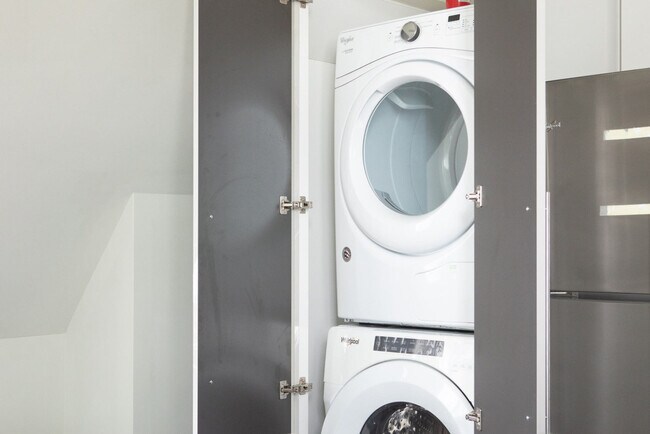 Photo - 225 E Michigan St Unit ID1379060P