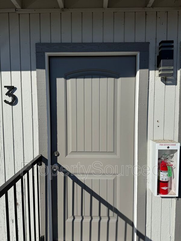 Photo - 911 E H St Unit 3