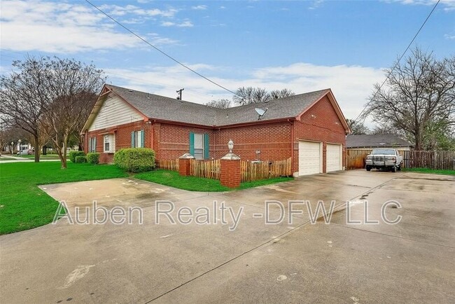 Photo - 300 E Main St