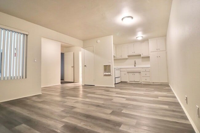 Photo - 241 Campbell Way Unidad B