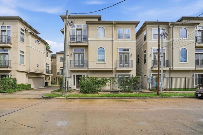 Photo - 1742 Michigan St