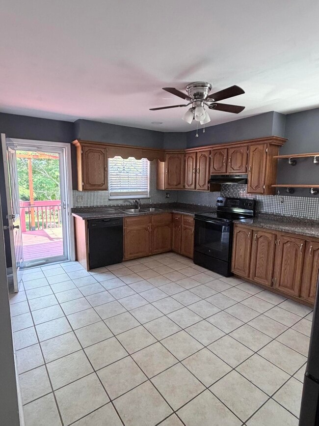 Photo - 154 Roger Ln