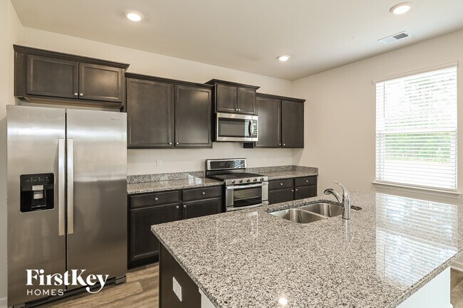 Photo - 196 Greenwich Dr