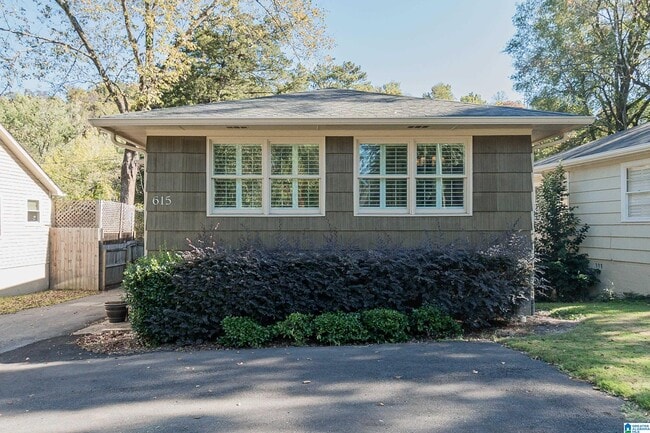 Photo - 615 Broadway St