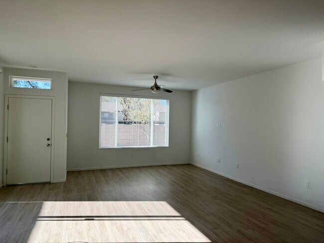 Área de estar - 478 S Contempo Dr