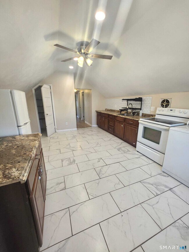 Building Photo - 231 Winthrop St Unit 3