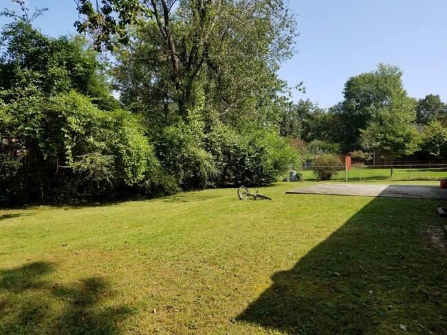 Photo - 307 Curtis Dr SE