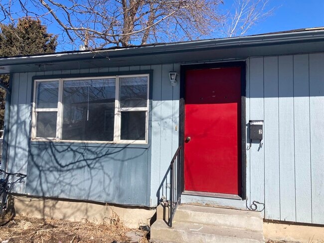 Building Photo - 547 Poole-2 Unit 2