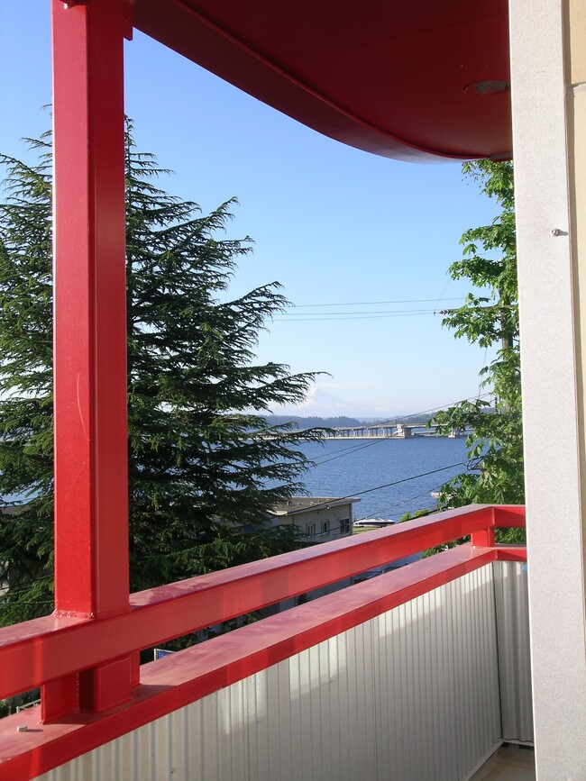 on the veranda - 335 Lakeside Ave S Unit HEART OF LESCHI