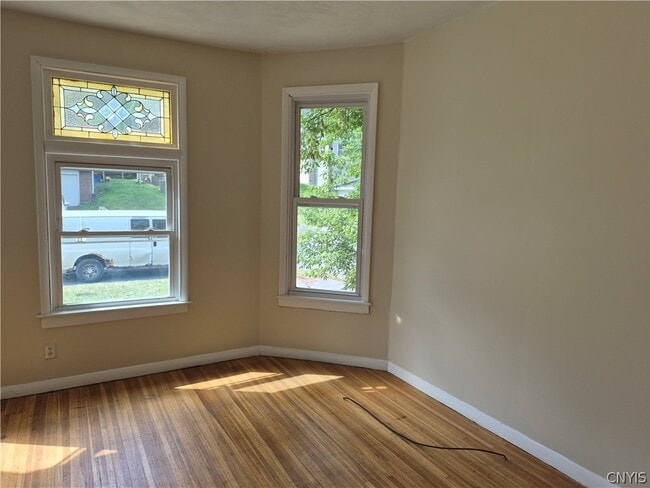 Photo - 406 Laforte Ave