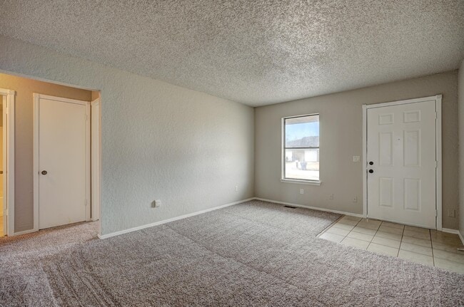 Photo - 628 N Robin Way
