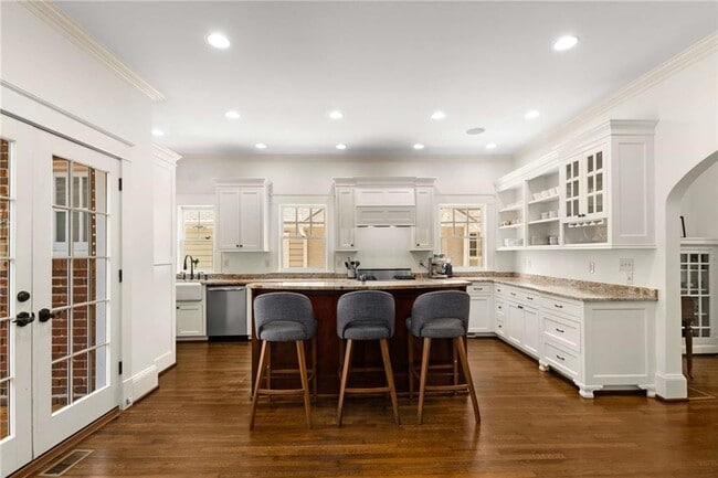 Photo - 648 Cresthill Ave NE