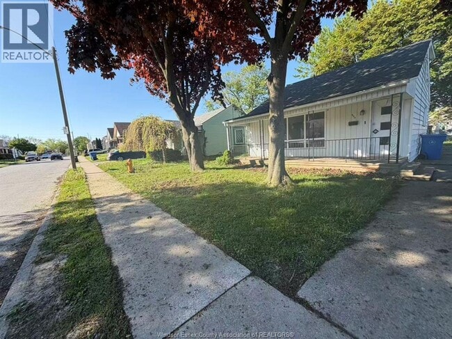 Photo - 493 Josephine Ave