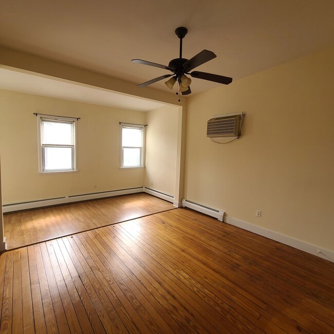 Photo - 42 Parsons St Unidad Apt 2R