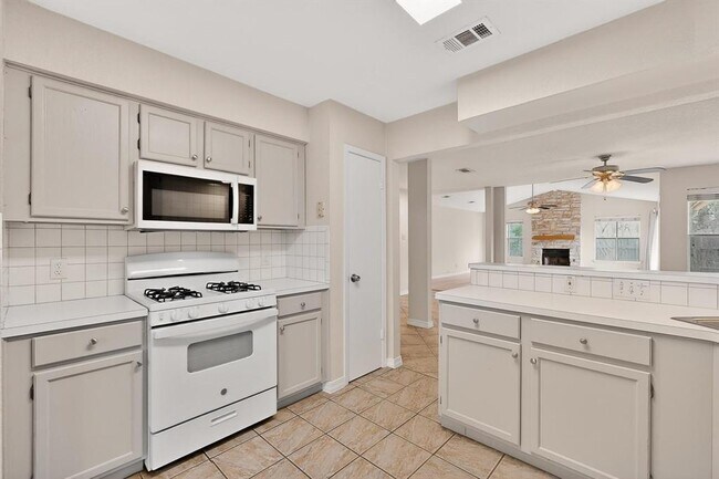 Photo - 5300 Honey Dew Terrace