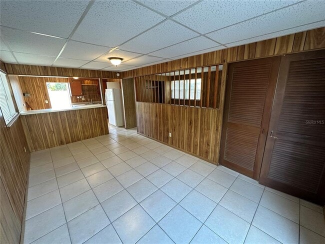 Photo - 2002 20th St W