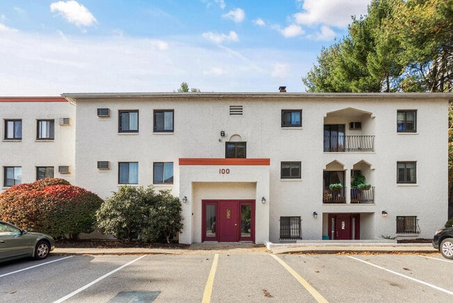 Building Photo - 100 Fellsview Ter Unit 106